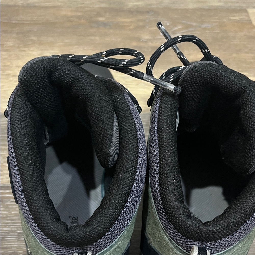 Salomon Men's Black and Green Athletic Shoes - Picture 13 of 16